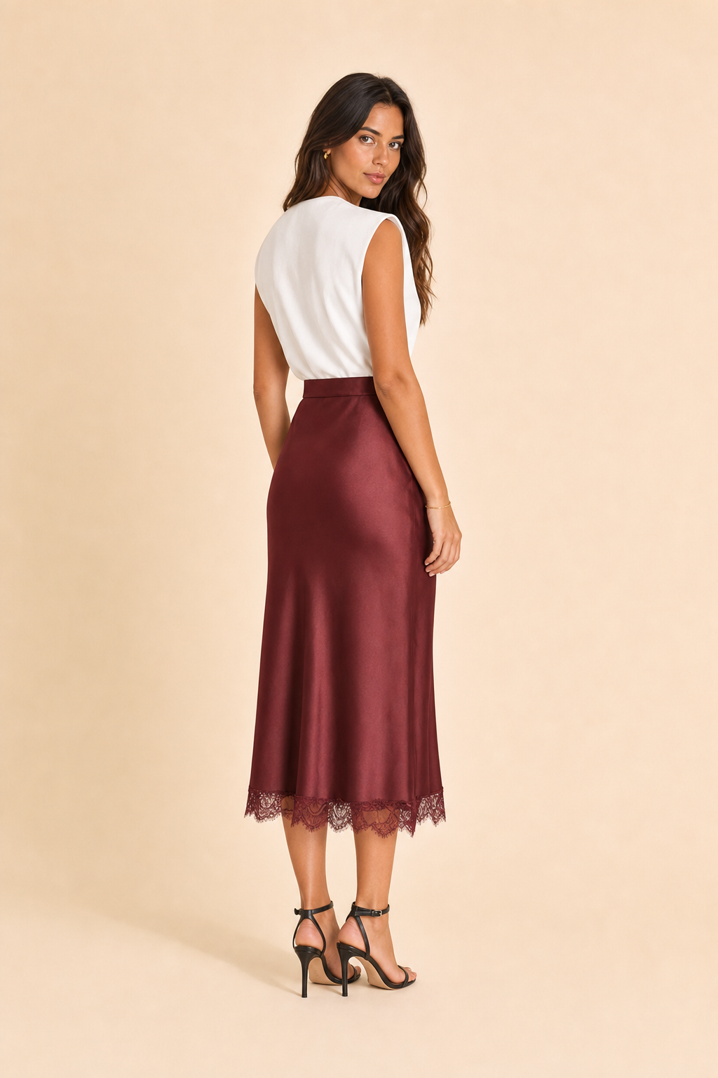 Falda midi satinada burdeos de espalda