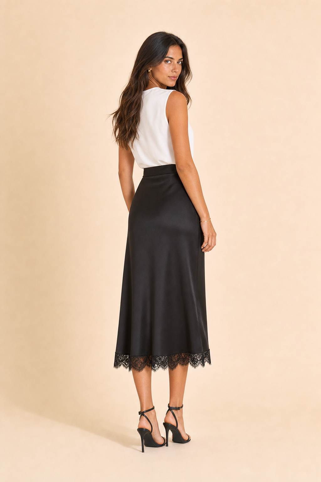 Falda midi satinada negra de espalda